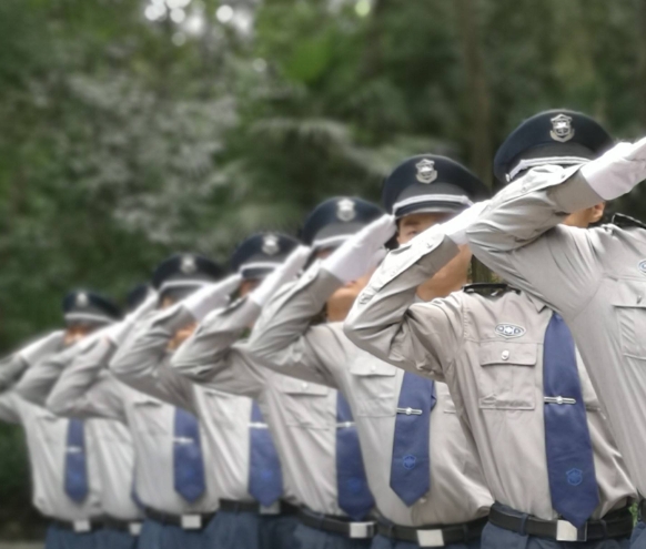 物業(yè)保安是物業(yè)管理中維護(hù)小區(qū)、商業(yè)綜合體、寫(xiě)字樓等場(chǎng)所公共安全和秩序的重要力量