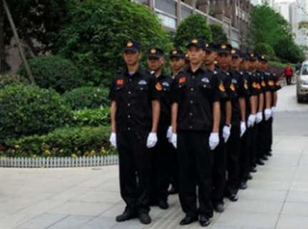 保安人員在停車場(chǎng)進(jìn)行工作時(shí)，需要負(fù)責(zé)什么呢？